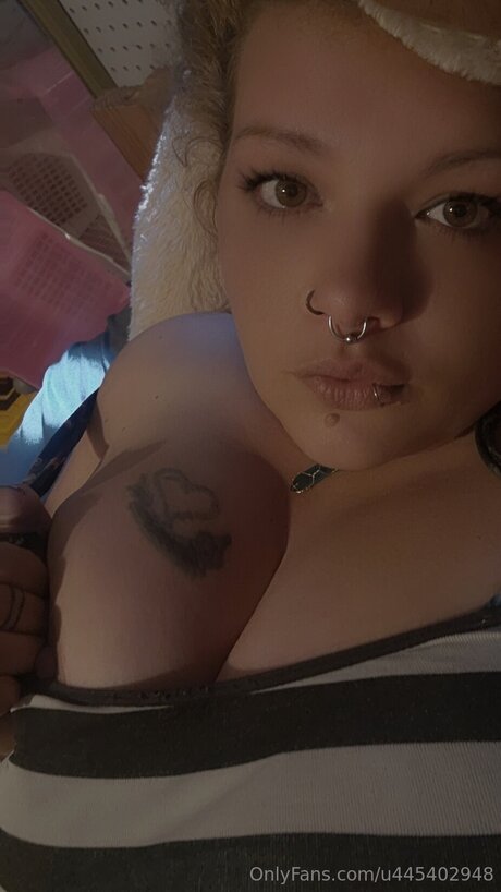 U445402948 pornographic star picture