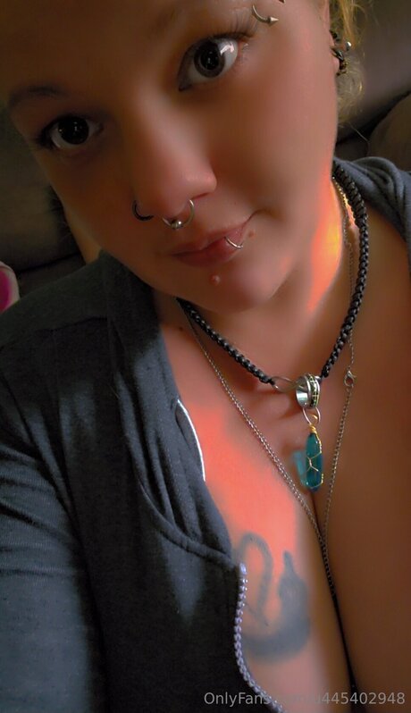 U445402948 model high quality picture