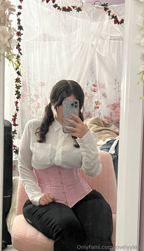 Lovelyylexx star sexy pic