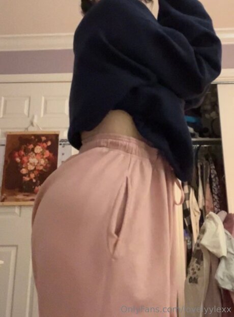 Lovelyylexx top pornstar img