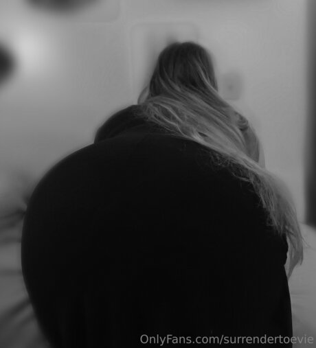 Surrendertoevie model nude images