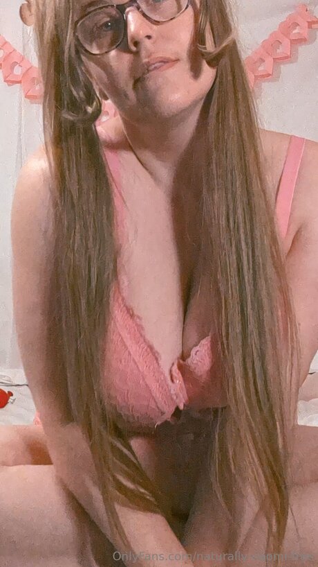 Naturally Naomi Free star best photo