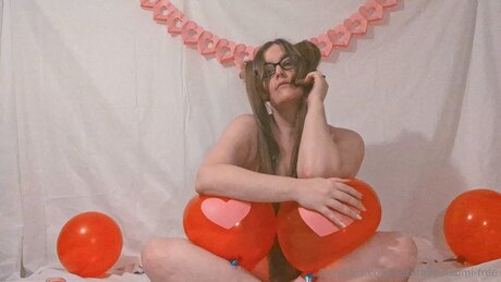 Naturally Naomi Free model beautiful archive