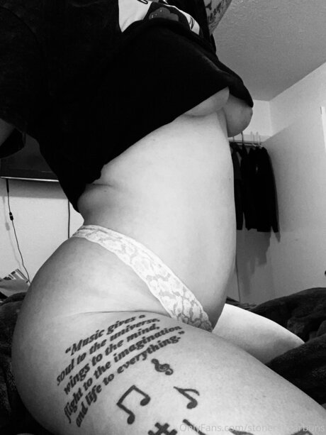 Stonersugarbuns model adult pic