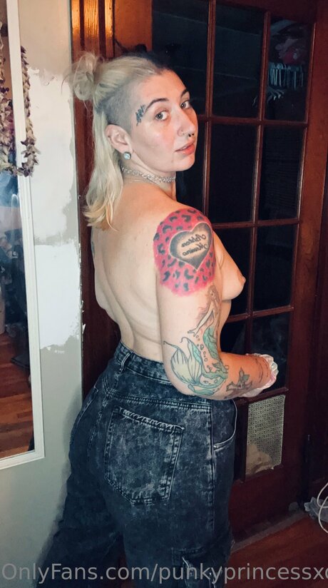 Punkyprincessxofree model sexy galleries