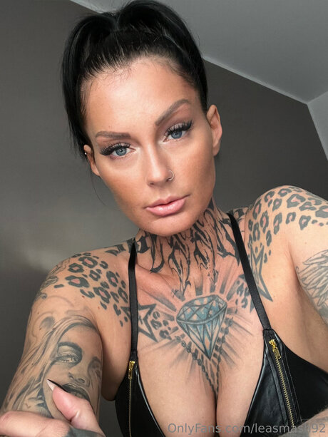 Elaineshubz nudes model pictures