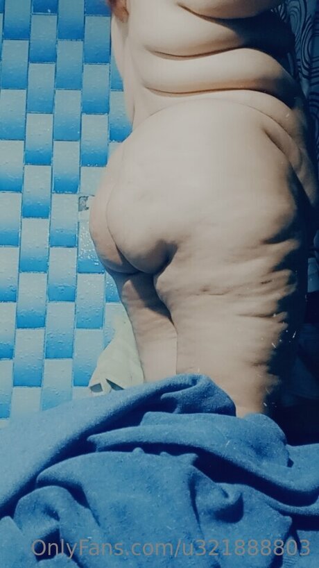 U321888803 model xxx img