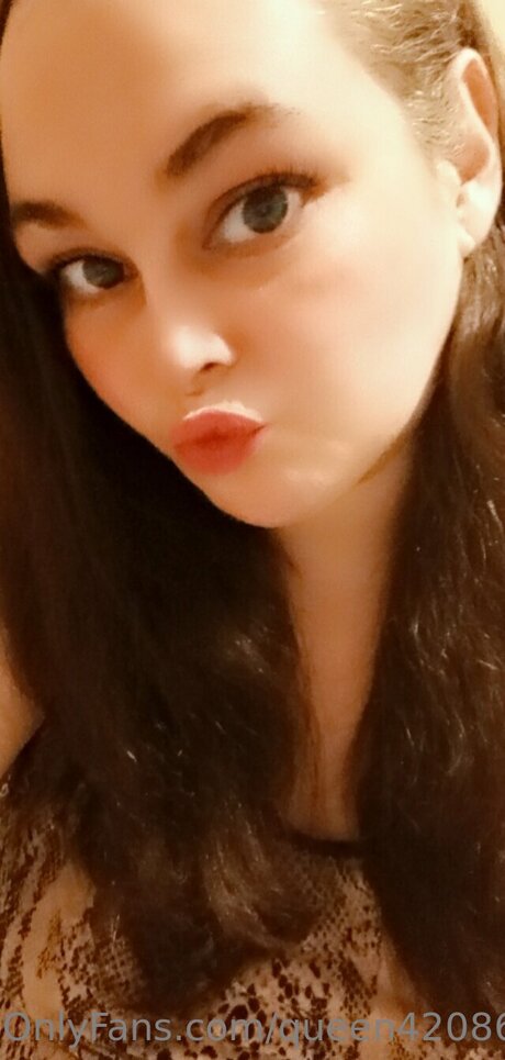 Curlytop1015 porn model pics