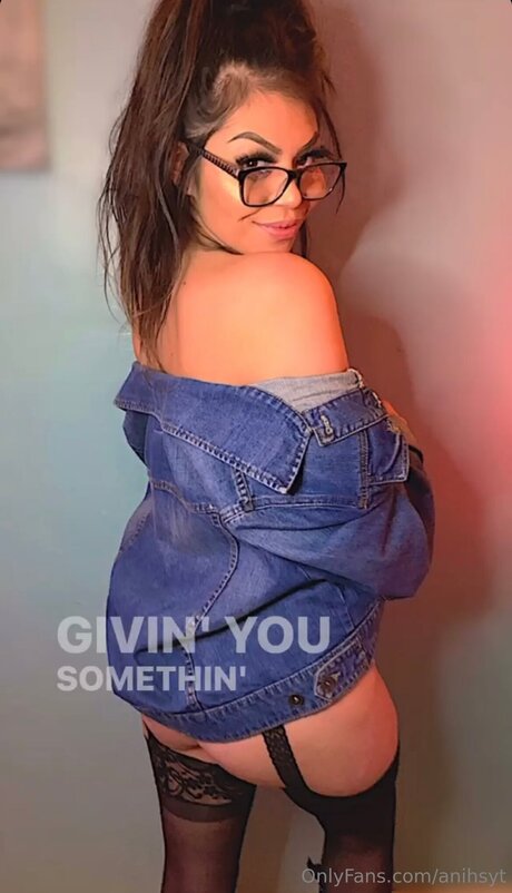 Anihsyt model naked pics