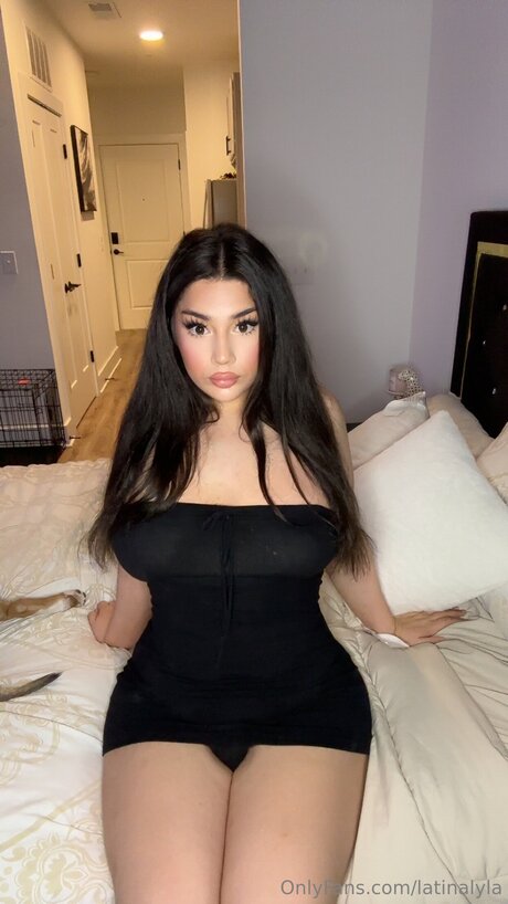 Latinalyla model sexy pictures