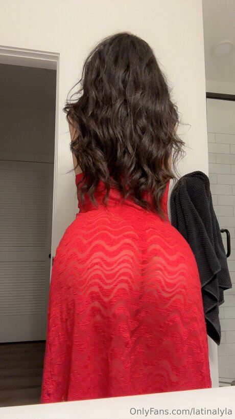 Latinalyla model adult picture