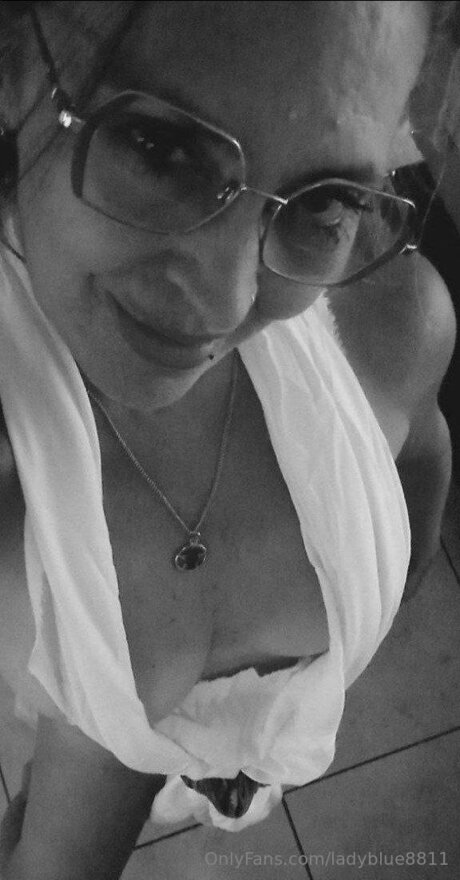 Ladyblue8811 naked star pic