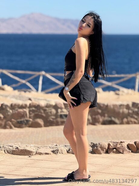 Realzoeyxoxo beautiful actress img