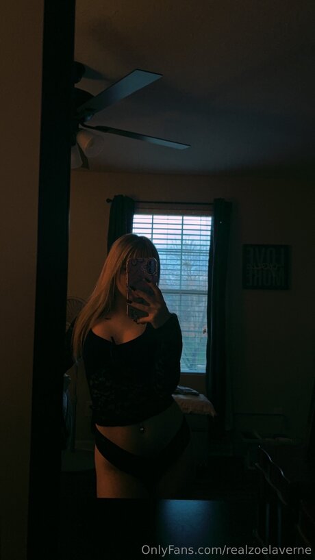 Realzoelaverne model porn photos