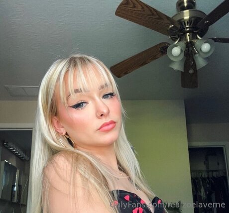 Realzoelaverne high quality pornstar img