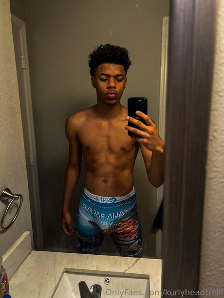 Kurlyheadtrelll model porn photo