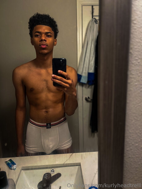 Kurlyheadtrelll sexy star pictures