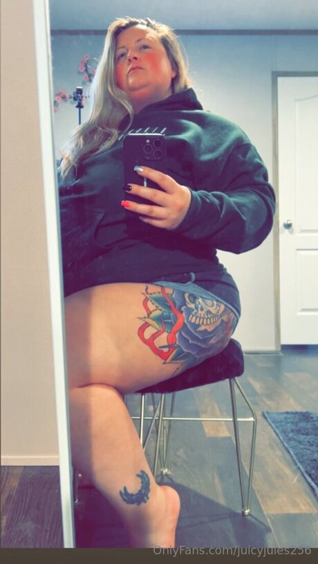 Juicyjules256 model photos