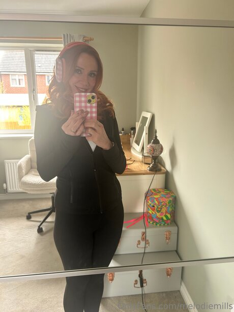 Melodiemills naked pornstar img