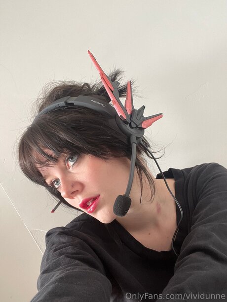 Vividunne pornstar hd img