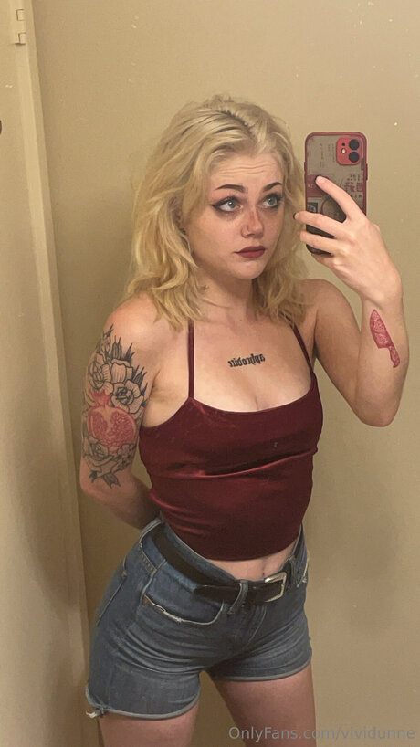 Vividunne model adult picture