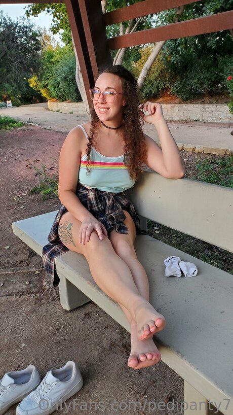 U9317275 model free photos