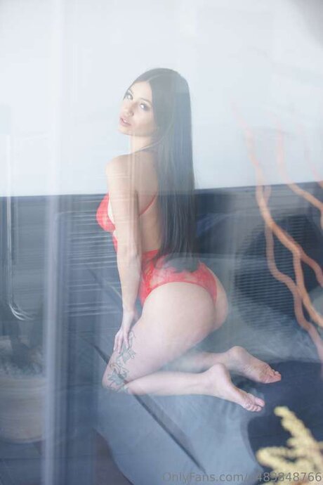 Cute Leslie pretty model pic