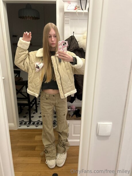 Catie Free star top img