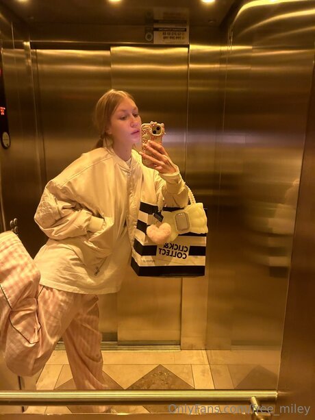 Catie Free star erotic pics