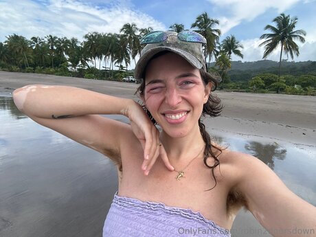 Robin2doorsdown model erotic photos