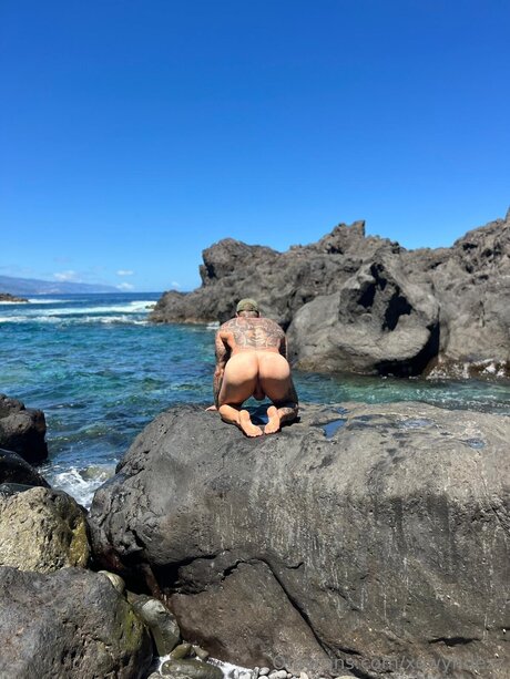 Xewyhdezz model naked img