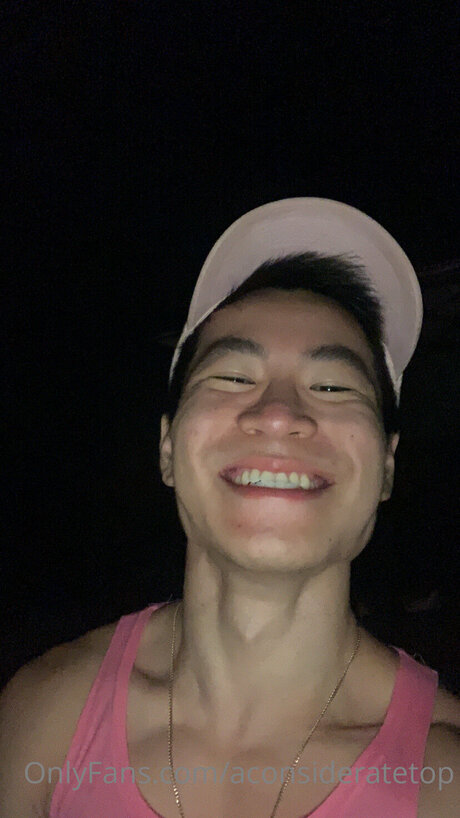 Aconsideratetop model naked images