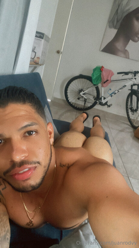 Juanrodvv model naked galleries