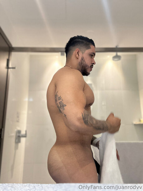 Juanrodvv pornstar naked images