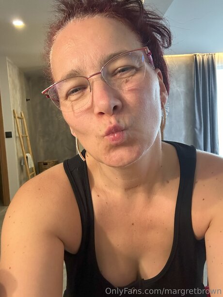 Margretbrown nude model picture