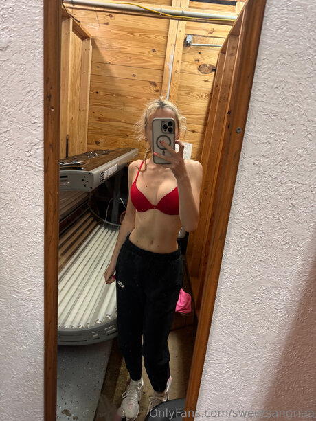 Sweetsangriaa xxx model picture