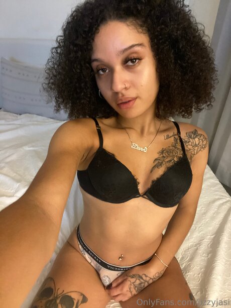 Jizzyjasi xxx pornstar picture