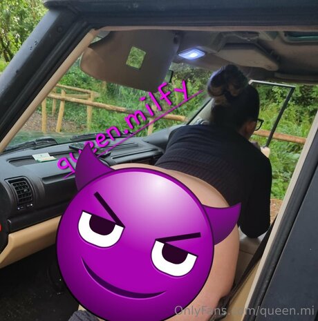 Queen Mi pornstar naked archive