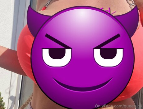 Queen Mi adult model gallery