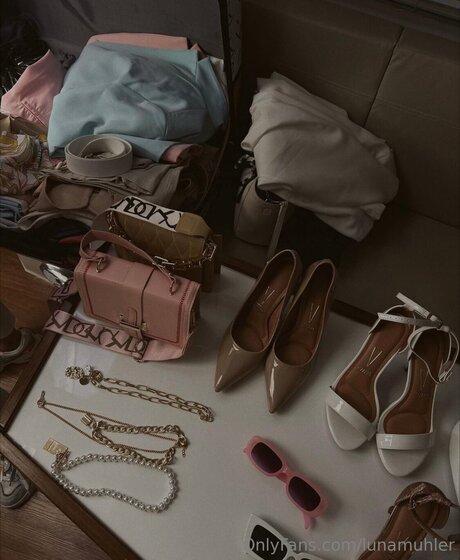 Lunamuhler hot model gallery