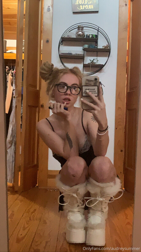 Audreysummer adult model picture