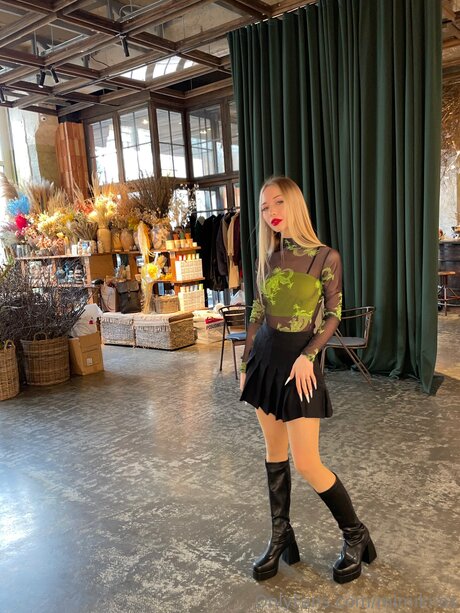 Mimiknox Official model erotic galleries