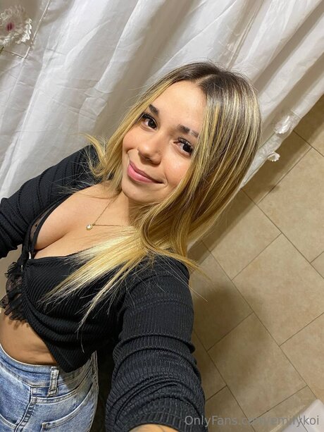 Emilykoi high quality pornstar image