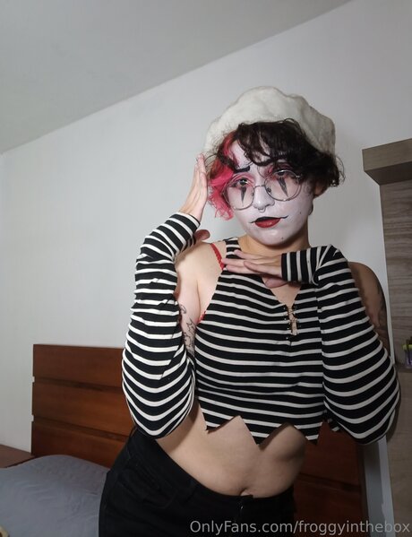 Froggyinthebox nice actress pic