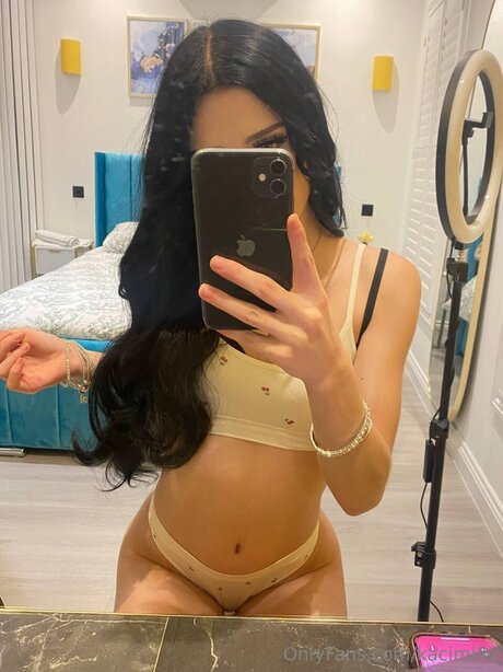 Kacimills model sexy pic