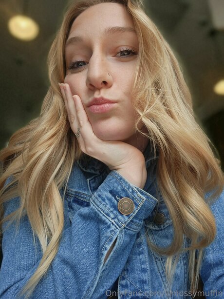 Lilmossymuffn star sexy pic