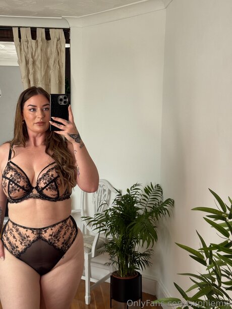 Sxphiemxi beautiful model image