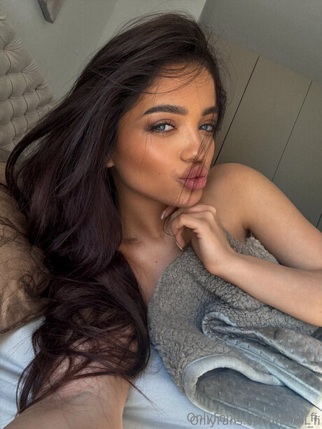 Helmi Fi art model pic