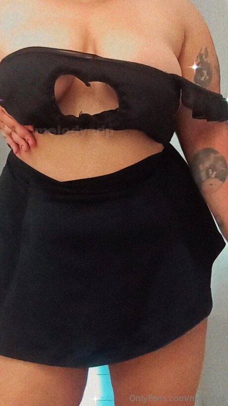 Mel0dya model naked image