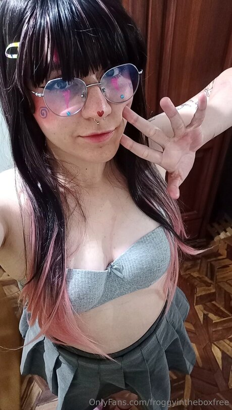 Froggyintheboxfree erotic star photo